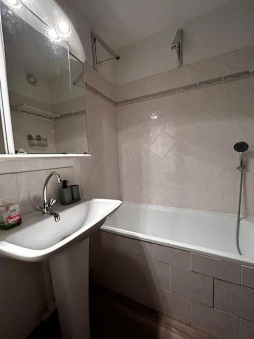 Confortable Appartement, Panorama Sud, Vue Montagne Алос Екстериор снимка